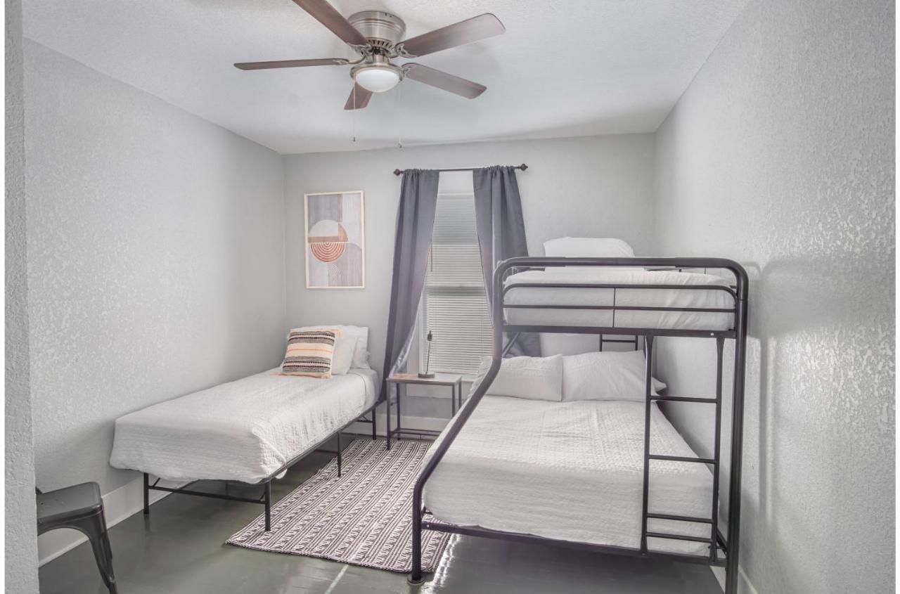 Сasa de vacaciones Wonderful 3 Bedroom 2 Ba Near Downtown *